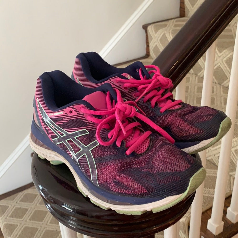 Women’s ASICS sneakers 8.5